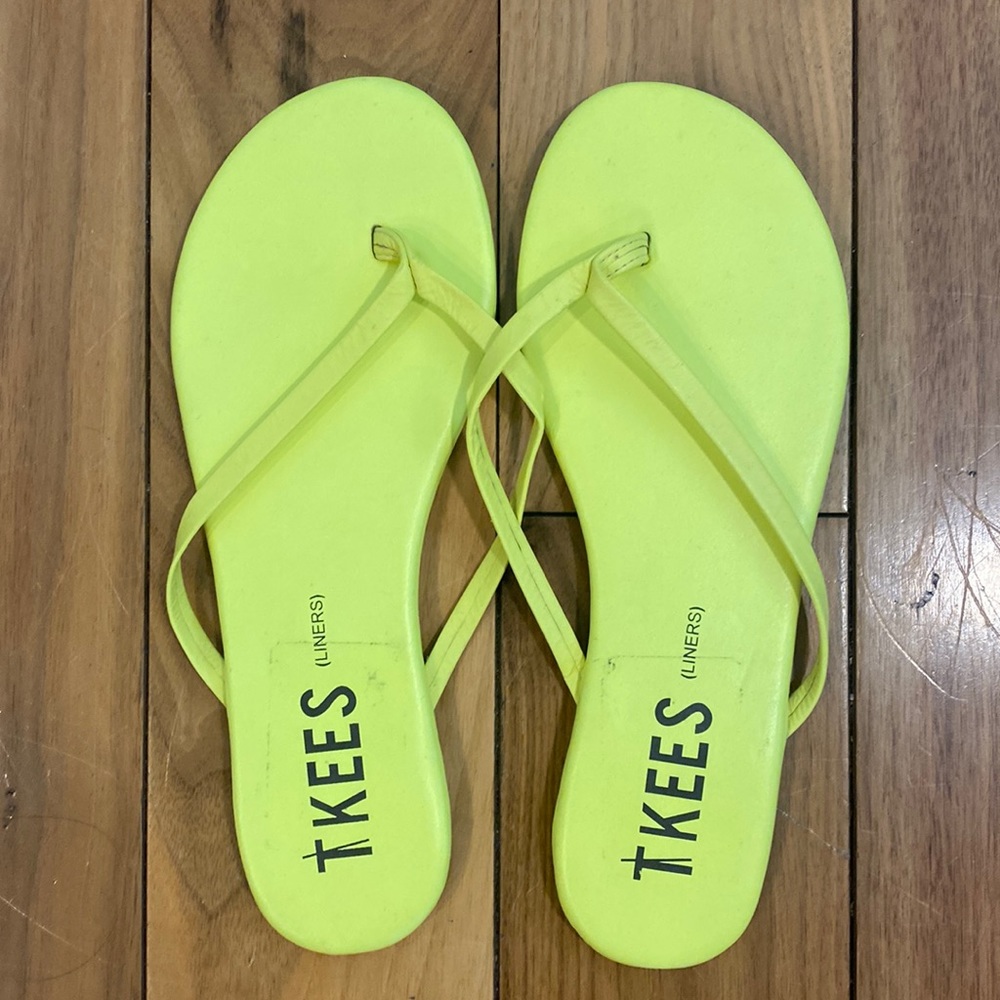 TKEES Liners Neon Yellow Flip Flops | Size 7 / 38